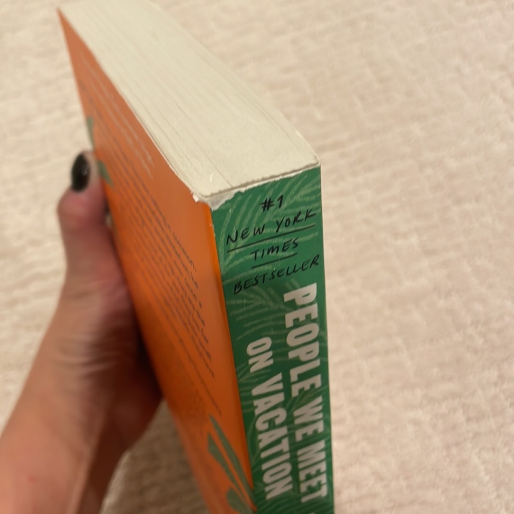 People We Meet On Vacation by Emily Henry, paperback, excellent condition - Picture 5 of 5